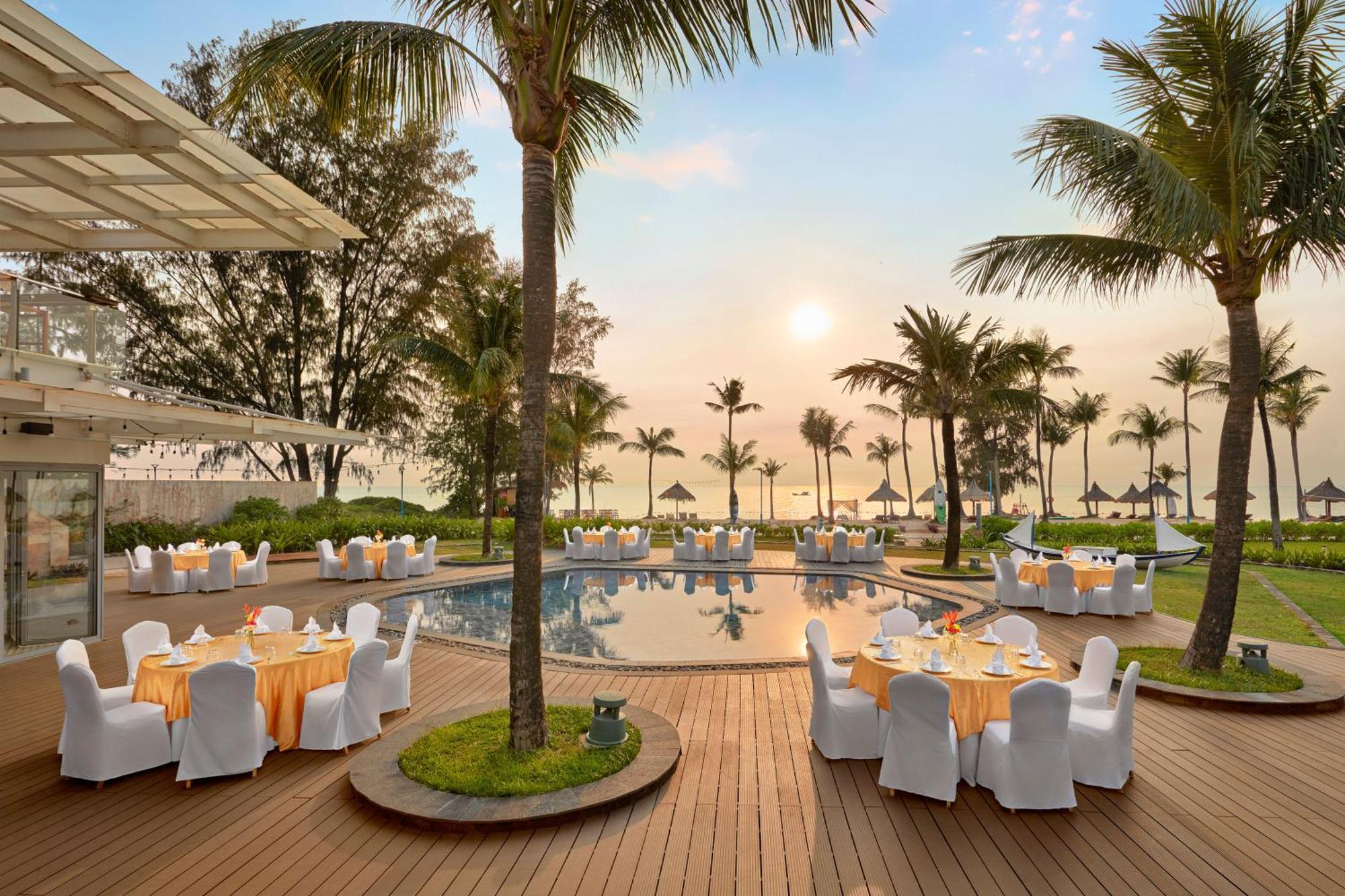 SOL by Meliá Phu Quoc Exterior foto The pool at the hotel