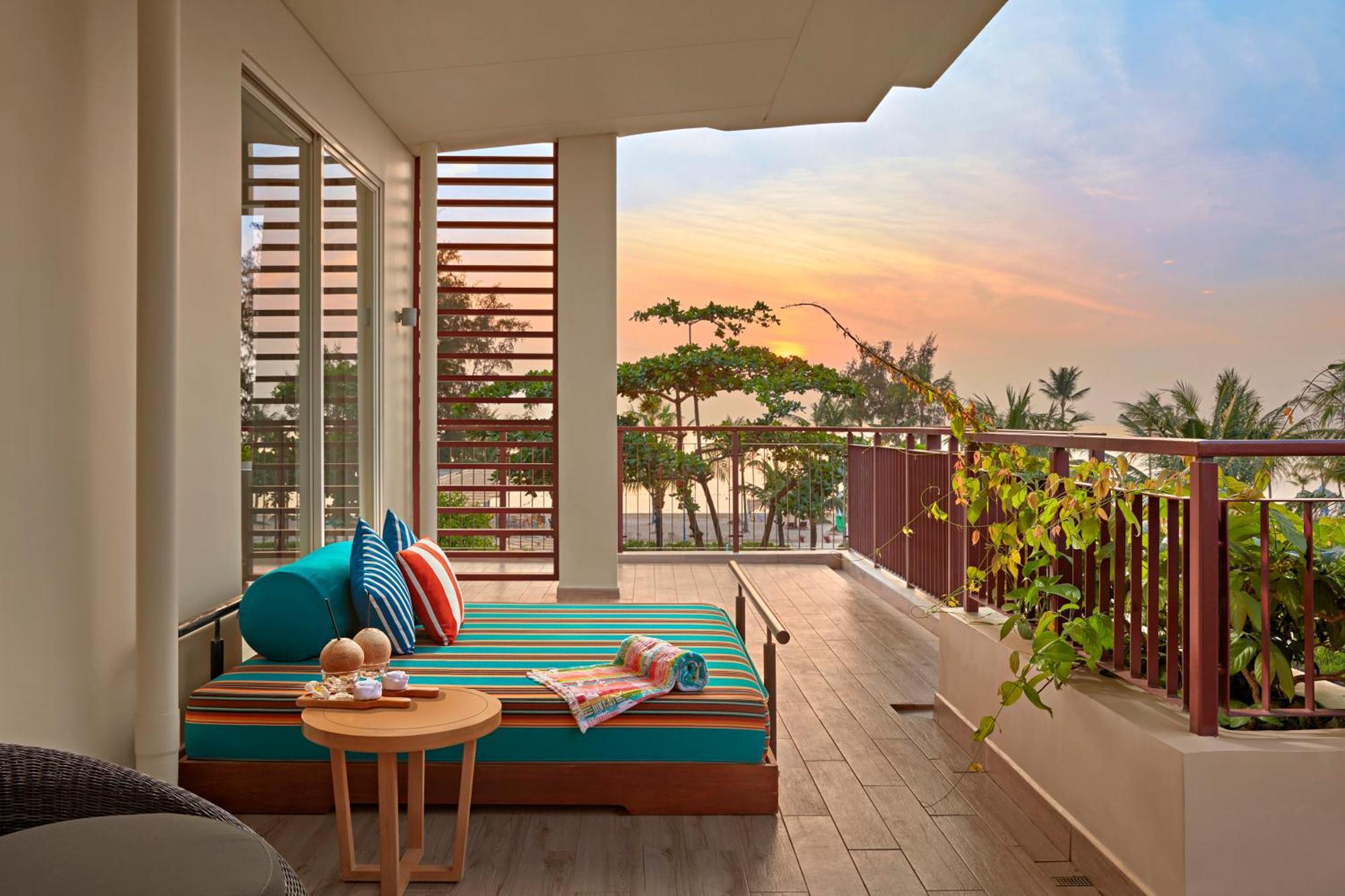 SOL by Meliá Phu Quoc Exterior foto A balcony at the hotel